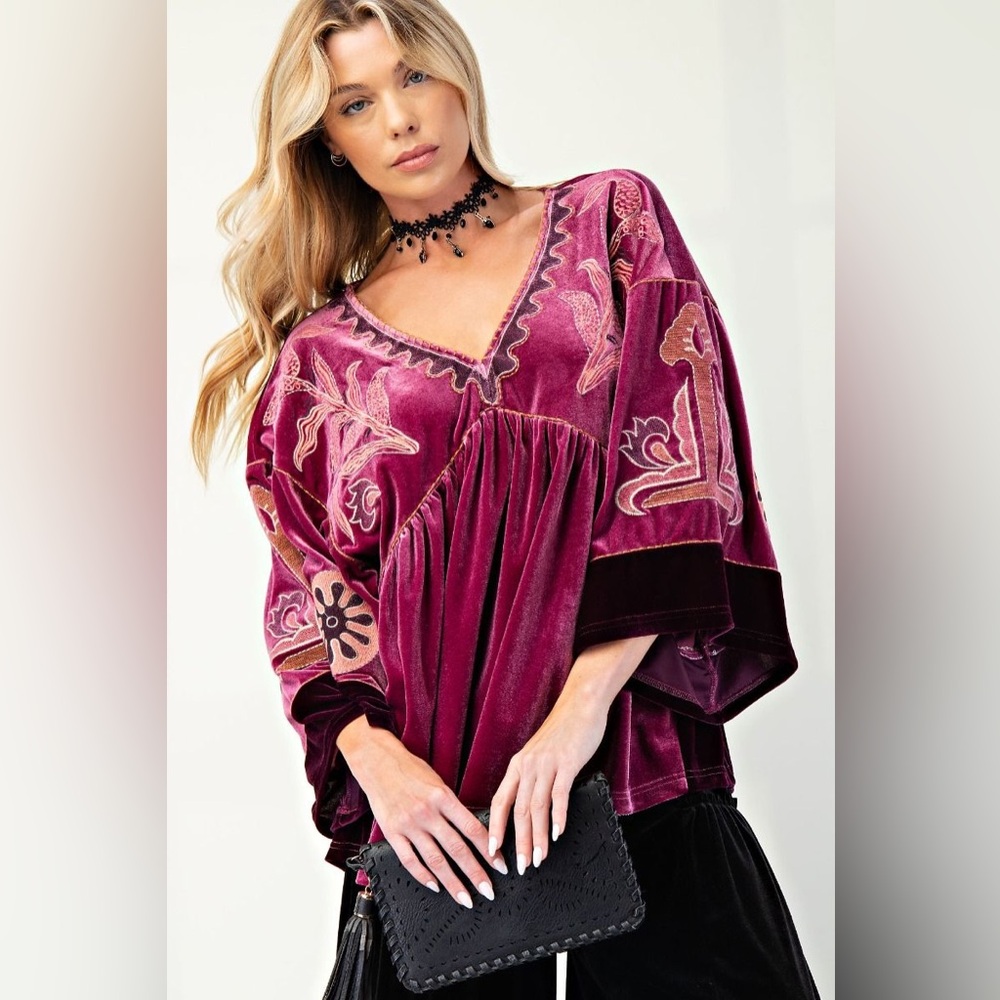 Embroidered Velvet Top in Rich Magenta
♥️Avail Size 3-1X, 1-2X,1-3X
